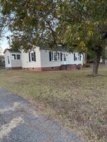 107 White Oak Rd in Woodruff, SC - Building Photo