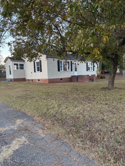 107 White Oak Rd in Woodruff, SC - Building Photo