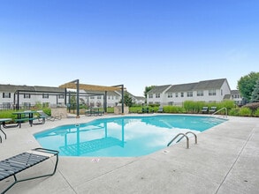 Reserve at Easton in Columbus, OH - Foto de edificio - Building Photo