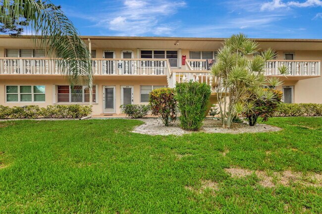 181 Canterbury H in West Palm Beach, FL - Building Photo - Building Photo