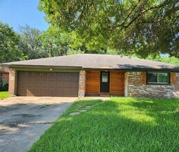 2006 Redwood St in Kemah, TX - Building Photo - Building Photo
