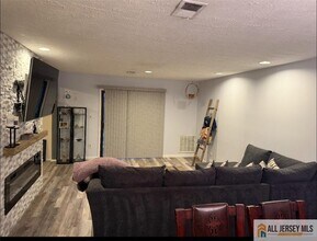 306 Sharon Garden Ct in Woodbridge Township, NJ - Building Photo - Building Photo