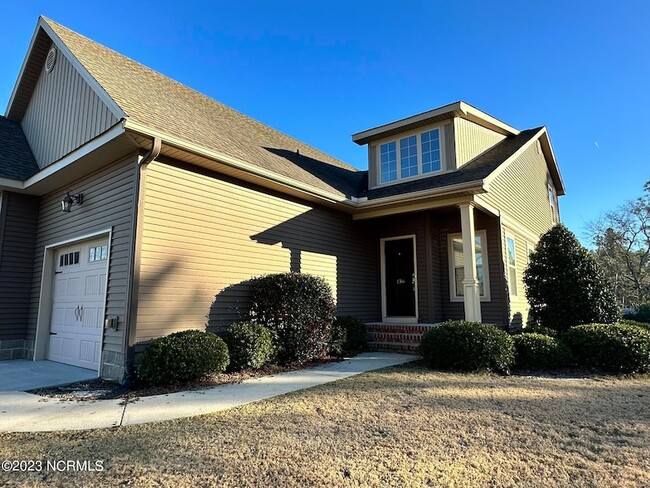 136 Cypress Cir in Southern Pines, NC - Building Photo - Building Photo