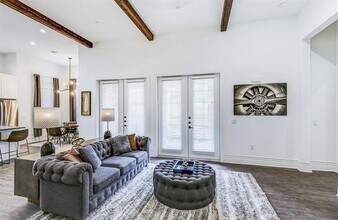 12001 Inwood Rd in Dallas, TX - Building Photo - Building Photo