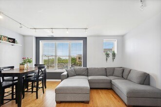 1341 N Halsted St in Chicago, IL - Building Photo - Building Photo