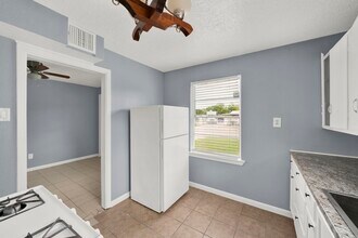 1009 Beverly Ave in Pasadena, TX - Building Photo - Building Photo