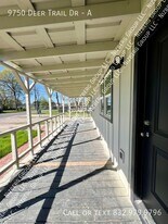 9750 Deer Trail Dr in Houston, TX - Building Photo