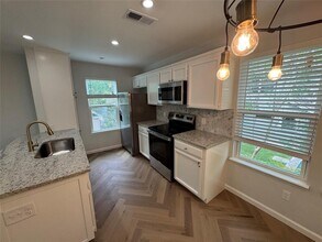 1604 W 40th St in Austin, TX - Building Photo - Building Photo