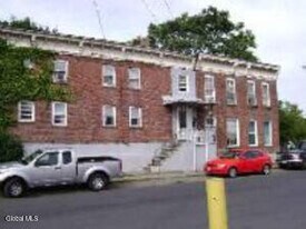 205 25th St in Watervliet, NY - Building Photo