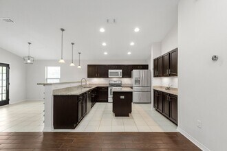 8478 Island Dr in Navarre, FL - Building Photo - Building Photo