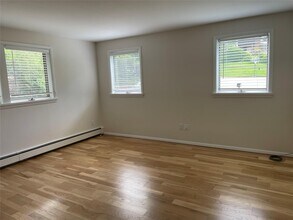 14 Cathy Ct in Northport, NY - Building Photo - Building Photo