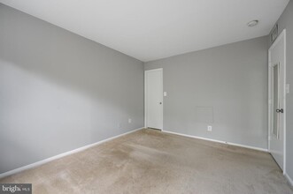 1725 Ascot Way, Unit I in Reston, VA - Building Photo - Building Photo
