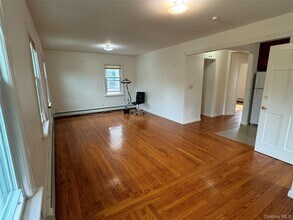 47-10 157th St in Queens, NY - Foto de edificio - Building Photo