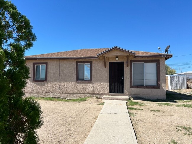 1390 Riverside Dr in Barstow, CA - Building Photo - Building Photo