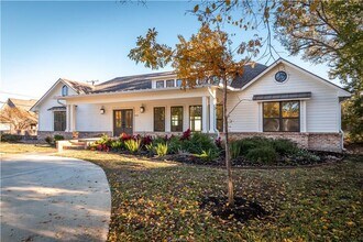 Historic District Gem! 4/3.5 Home Less tha in College Station, TX - Building Photo - Building Photo