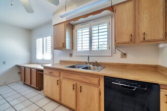 11040 W Salem Dr in Sun City, AZ - Building Photo - Building Photo