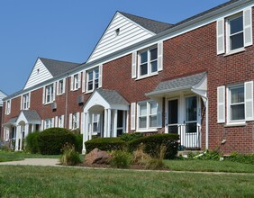 Shrewsbury Manor in Red Bank, NJ - Building Photo - Building Photo