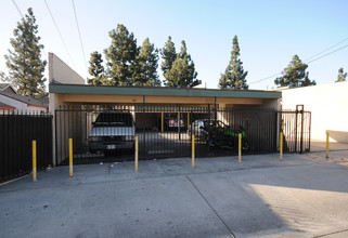 415 E Pine St in Santa Ana, CA - Building Photo - Building Photo