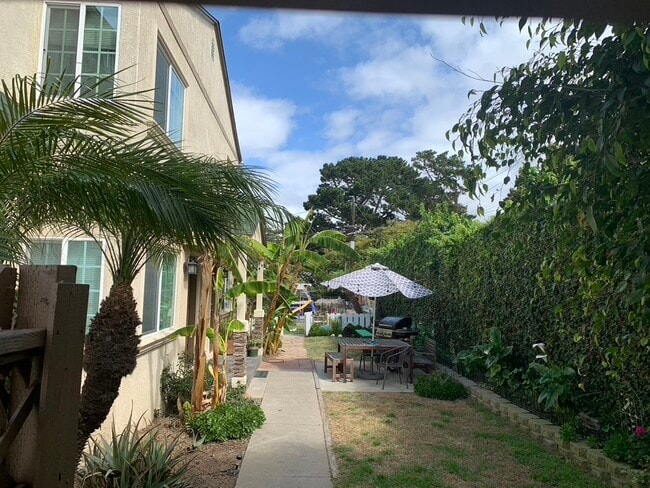 3680 Voltaire St in San Diego, CA - Foto de edificio - Building Photo