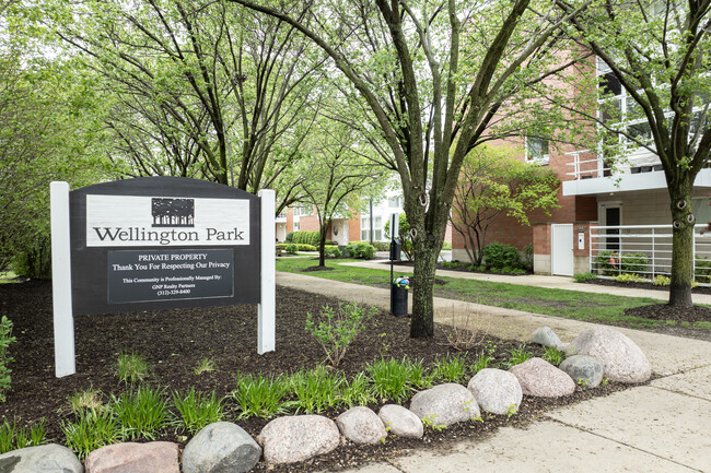 Wellington Park in Chicago, IL - Building Photo - Building Photo