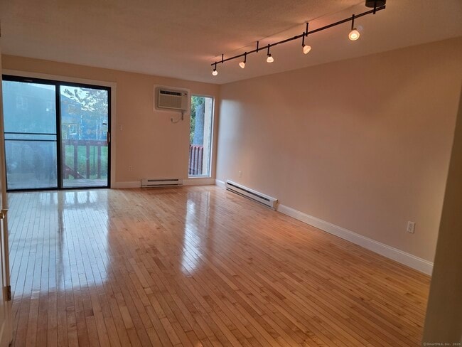 552 Shennecossett Rd in Groton, CT - Building Photo - Building Photo