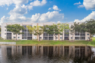 Weldon at Kings Point in Tamarac, FL - Building Photo - Building Photo