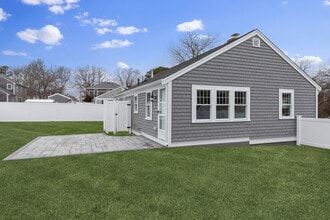 7 Water St in West Yarmouth, MA - Foto de edificio - Building Photo