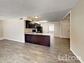 904 W Yale Dr in Tempe, AZ - Foto de edificio - Building Photo