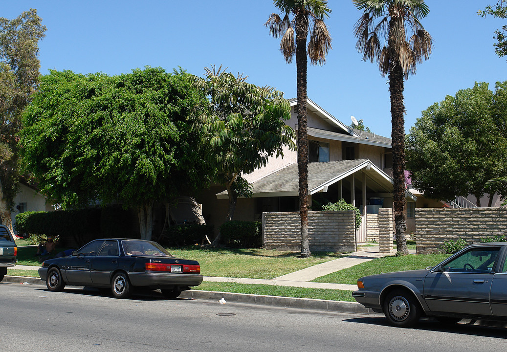 2051 N Park Ln in Orange, CA - Building Photo