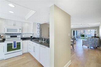 355 Park Shore Dr in Naples, FL - Foto de edificio - Building Photo