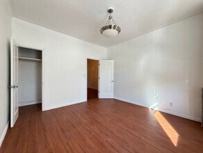 2566 46th St, Unit 1 in Astoria, NY - Building Photo - Building Photo