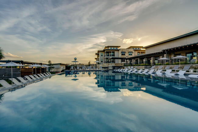 Berkshire Santal in Austin, TX - Foto de edificio - Building Photo