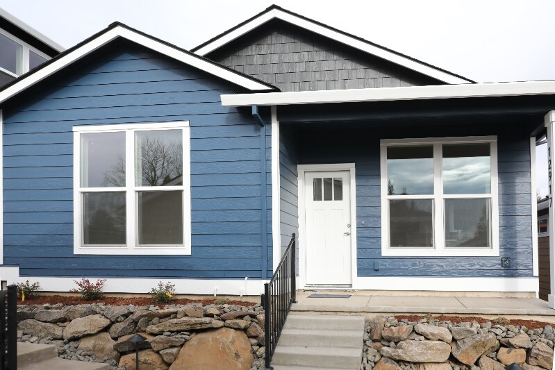 12917 SE Ridgecrest Rd in Happy Valley, OR - Building Photo