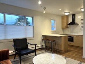 350 Irwin St in Juneau, AK - Building Photo - Building Photo