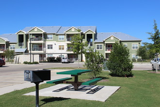 Gateway Northwest Apartments in Georgetown, TX - Foto de edificio - Building Photo