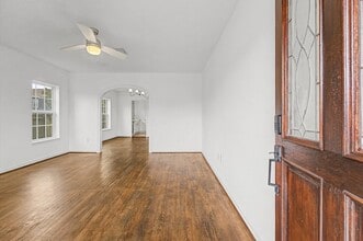 511 Joyce St in Houston, TX - Foto de edificio - Building Photo