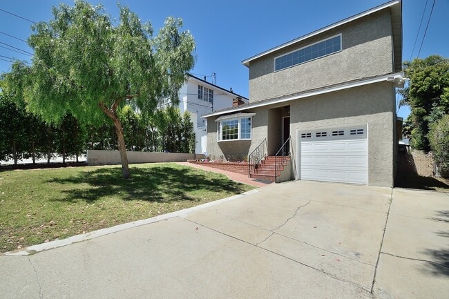 605 Larsson St in Manhattan Beach, CA - Building Photo - Building Photo