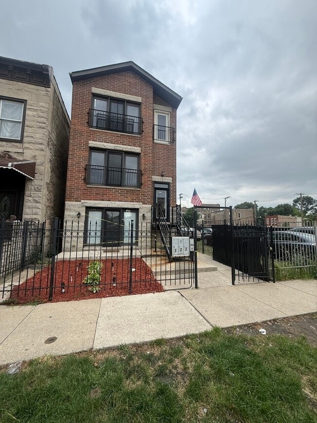 property at 1114 S Albany Ave