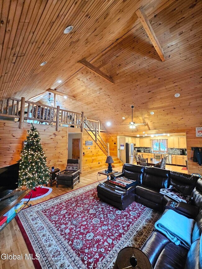 9 Hemlock Dr in Schroon Lake, NY - Building Photo - Building Photo