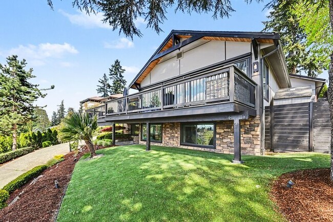 9544 Lake Washington Blvd NE in Bellevue, WA - Building Photo - Building Photo