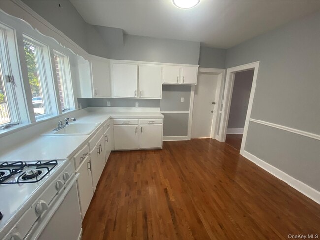 53 Madeleine Ave-Unit -1 in New Rochelle, NY - Building Photo - Building Photo