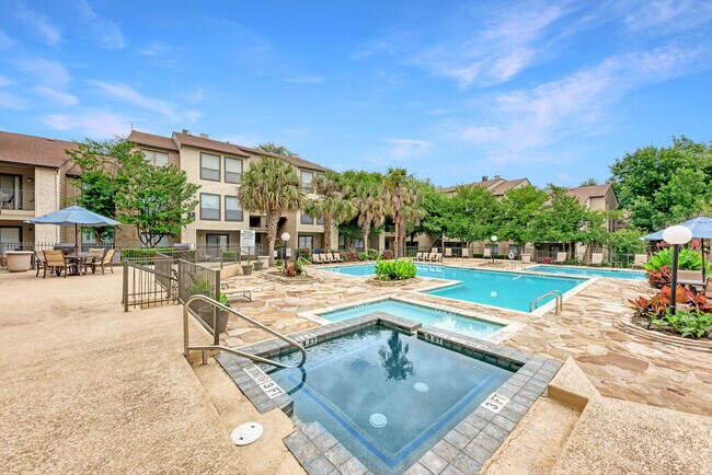 MacKenzie Pointe in Austin, TX - Building Photo - Building Photo