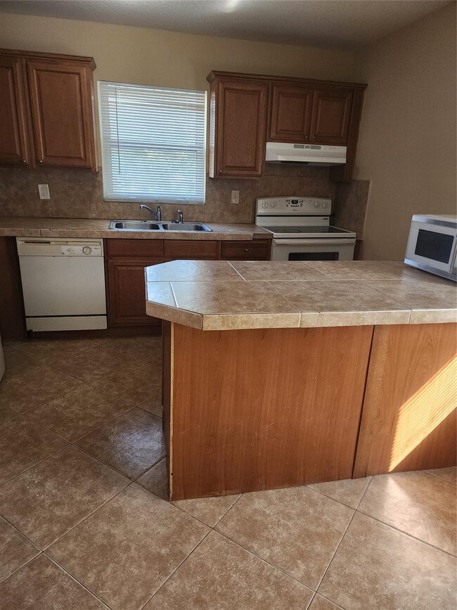 4150 Woodside Dr in Coral Springs, FL - Building Photo - Building Photo