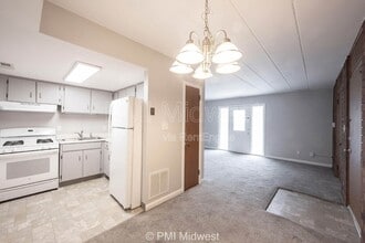 324 Progress Rd, Unit B6 in Shelbyville, IN - Foto de edificio - Building Photo