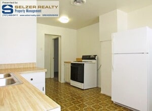 681 N Oak St in Ukiah, CA - Building Photo - Building Photo