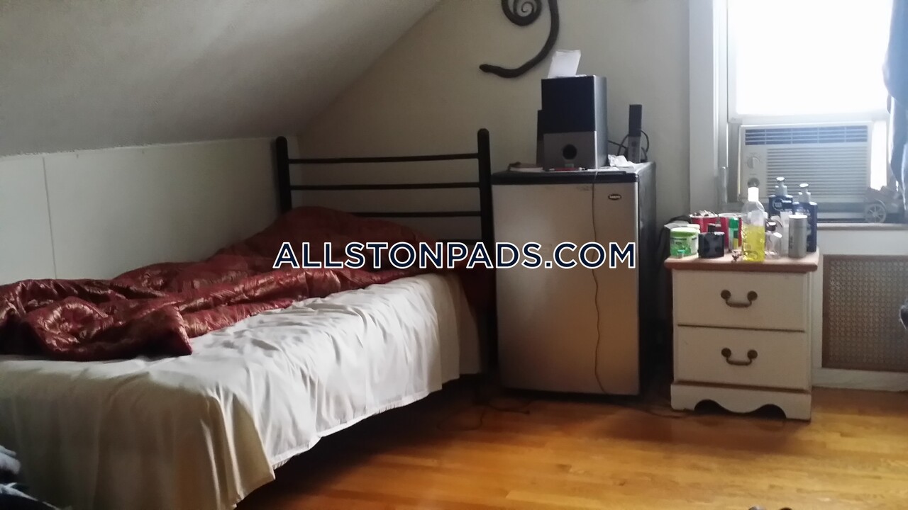 6 Webley St in Boston, MA - Building Photo
