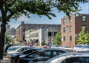 1419 Bank St, Unit #2 Loft Vaulted Ceiling in Baltimore, MD - Foto de edificio - Building Photo