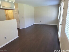 2528 Sierra Bello Ave in Las Vegas, NV - Building Photo - Building Photo