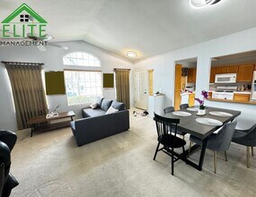 8489 Camino Vista Way in Elk Grove, CA - Building Photo - Building Photo