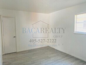 305 S 5th St-Unit -Unit A in Noble, OK - Foto de edificio - Building Photo